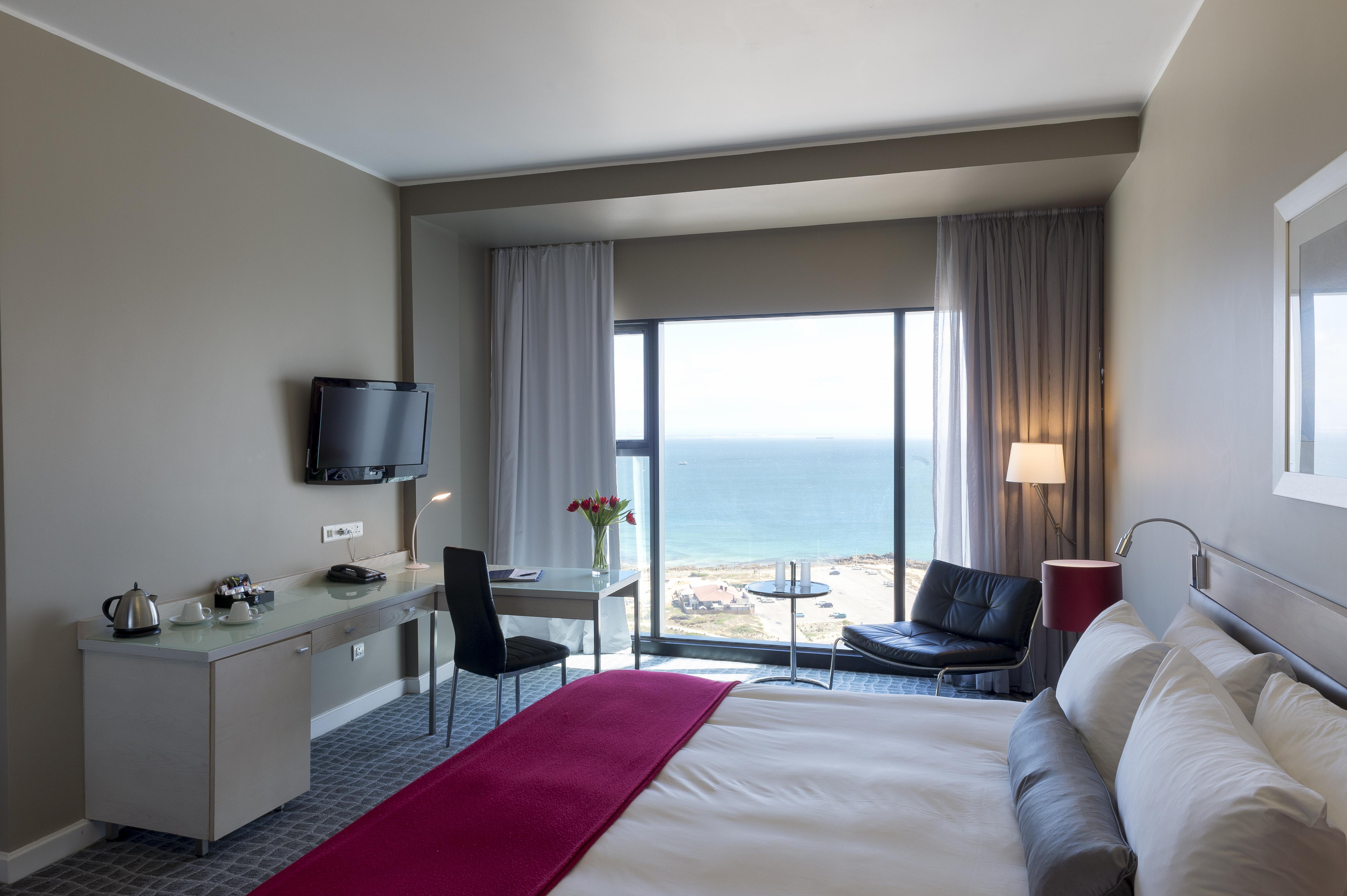 Radisson Blu Hotel, Порт Елизабет Екстериор снимка A room at the Hilton Tel Aviv