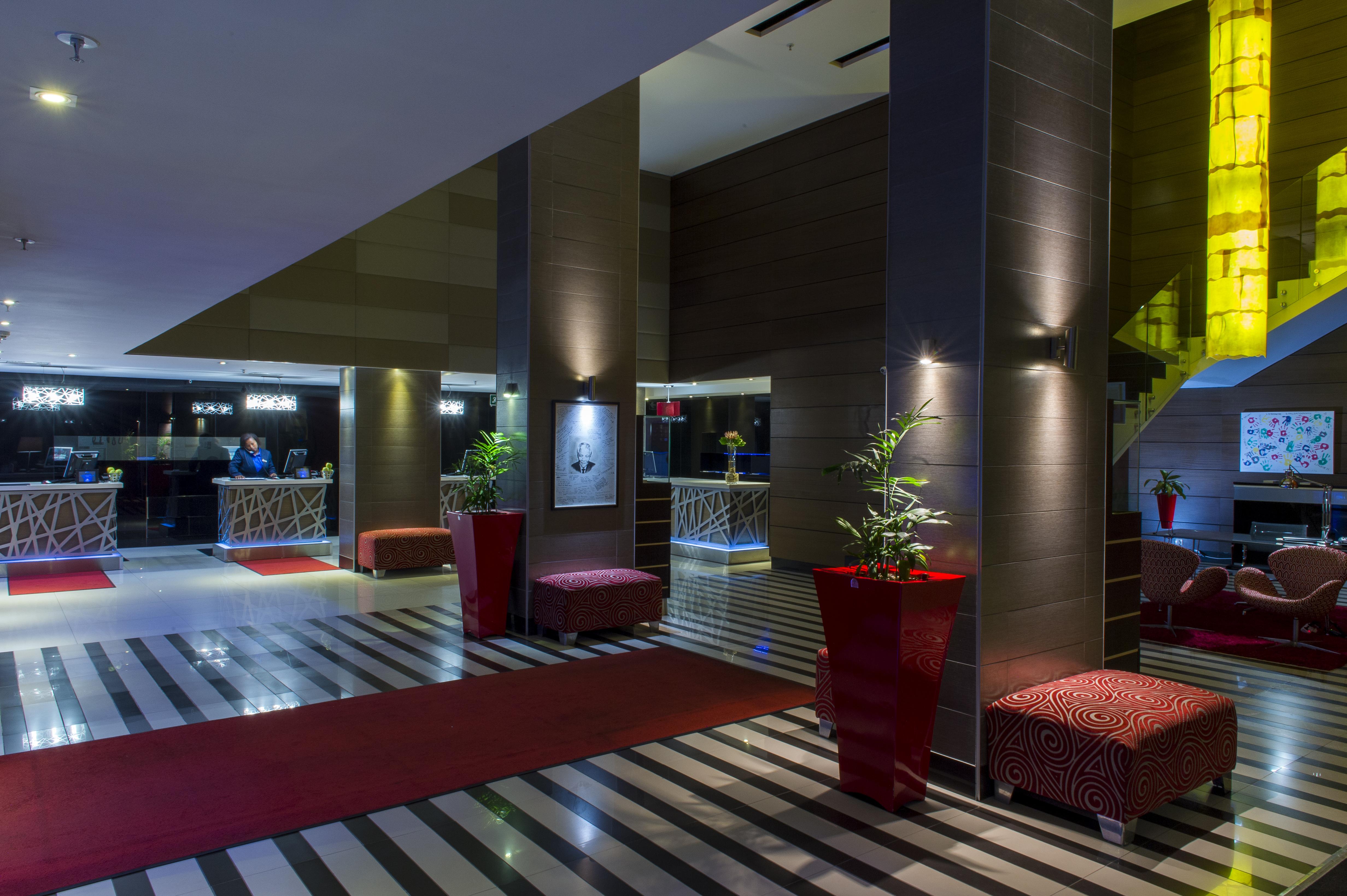 Radisson Blu Hotel, Порт Елизабет Екстериор снимка Lobby