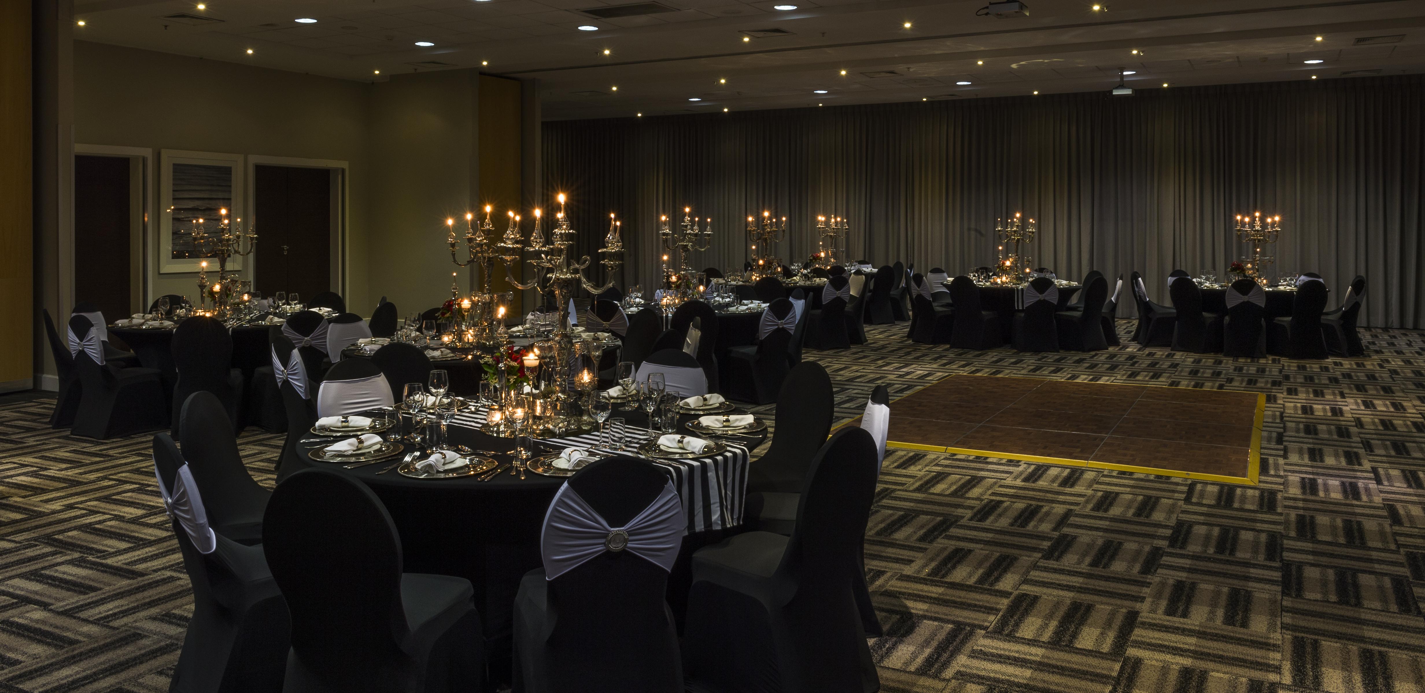 Radisson Blu Hotel, Порт Елизабет Екстериор снимка The ballroom at the Crowne Plaza Hotel, Parramatta