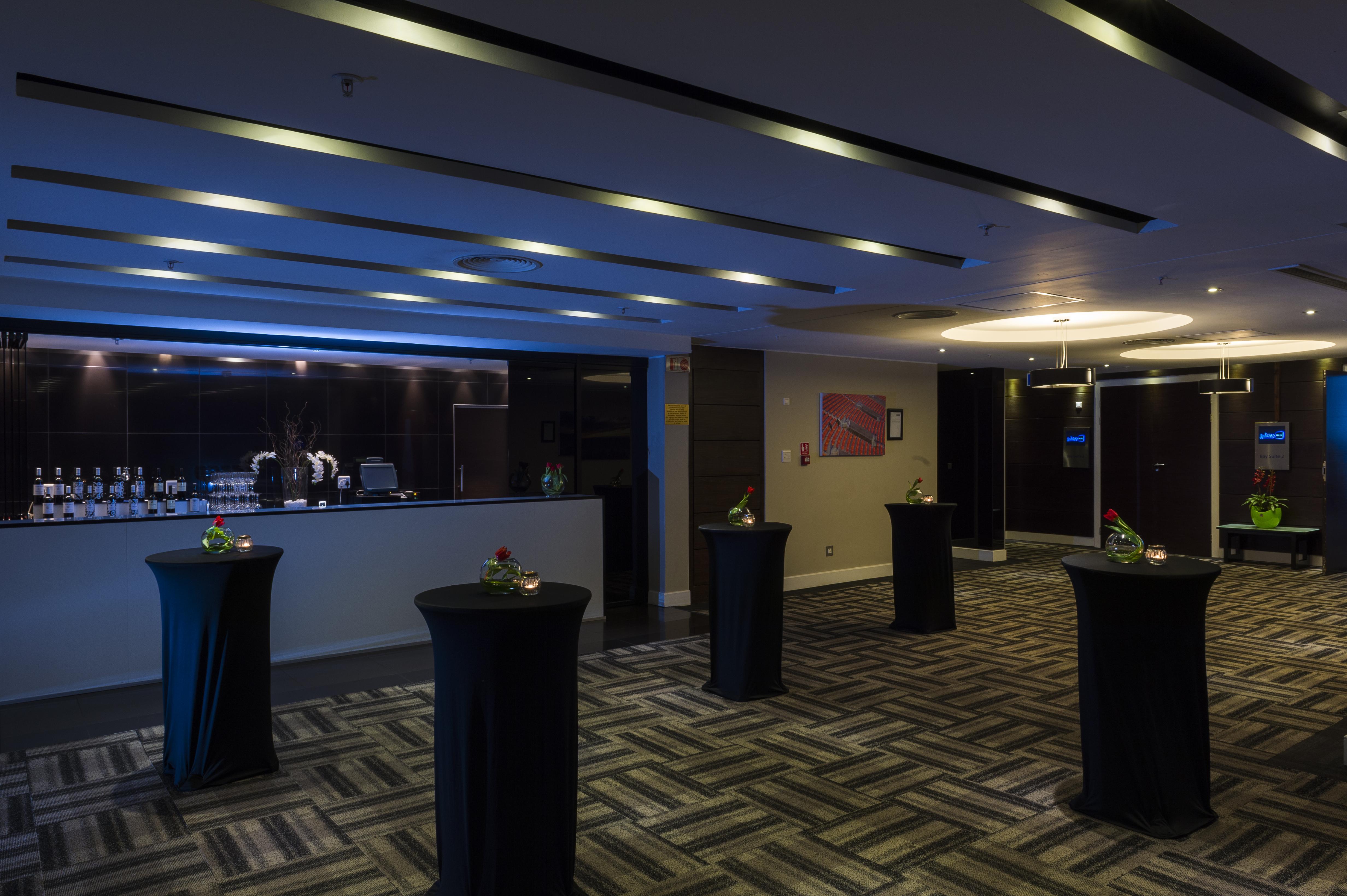 Radisson Blu Hotel, Порт Елизабет Екстериор снимка The bar at the 10th floor