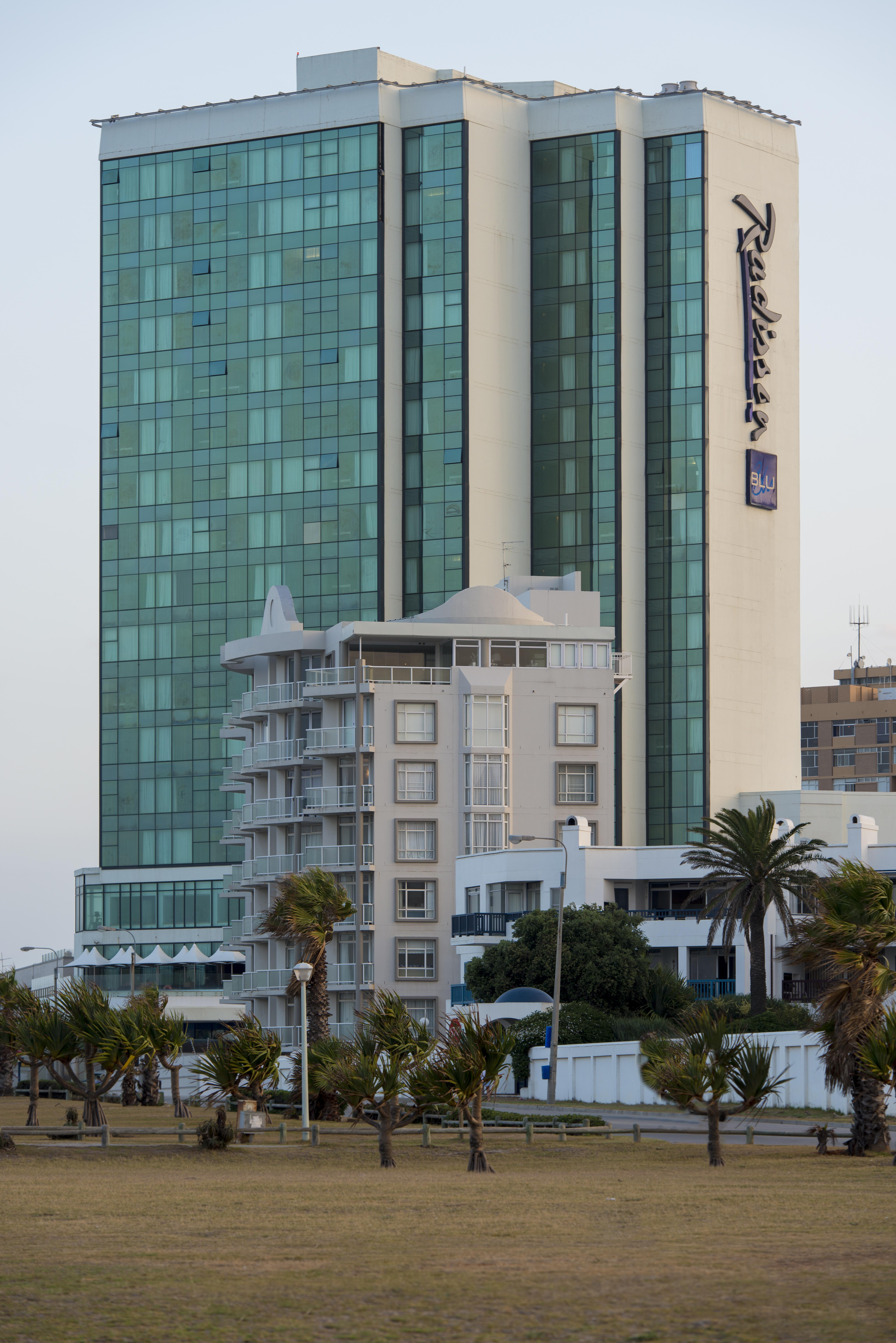 Radisson Blu Hotel, Порт Елизабет Екстериор снимка The hotel in 2011