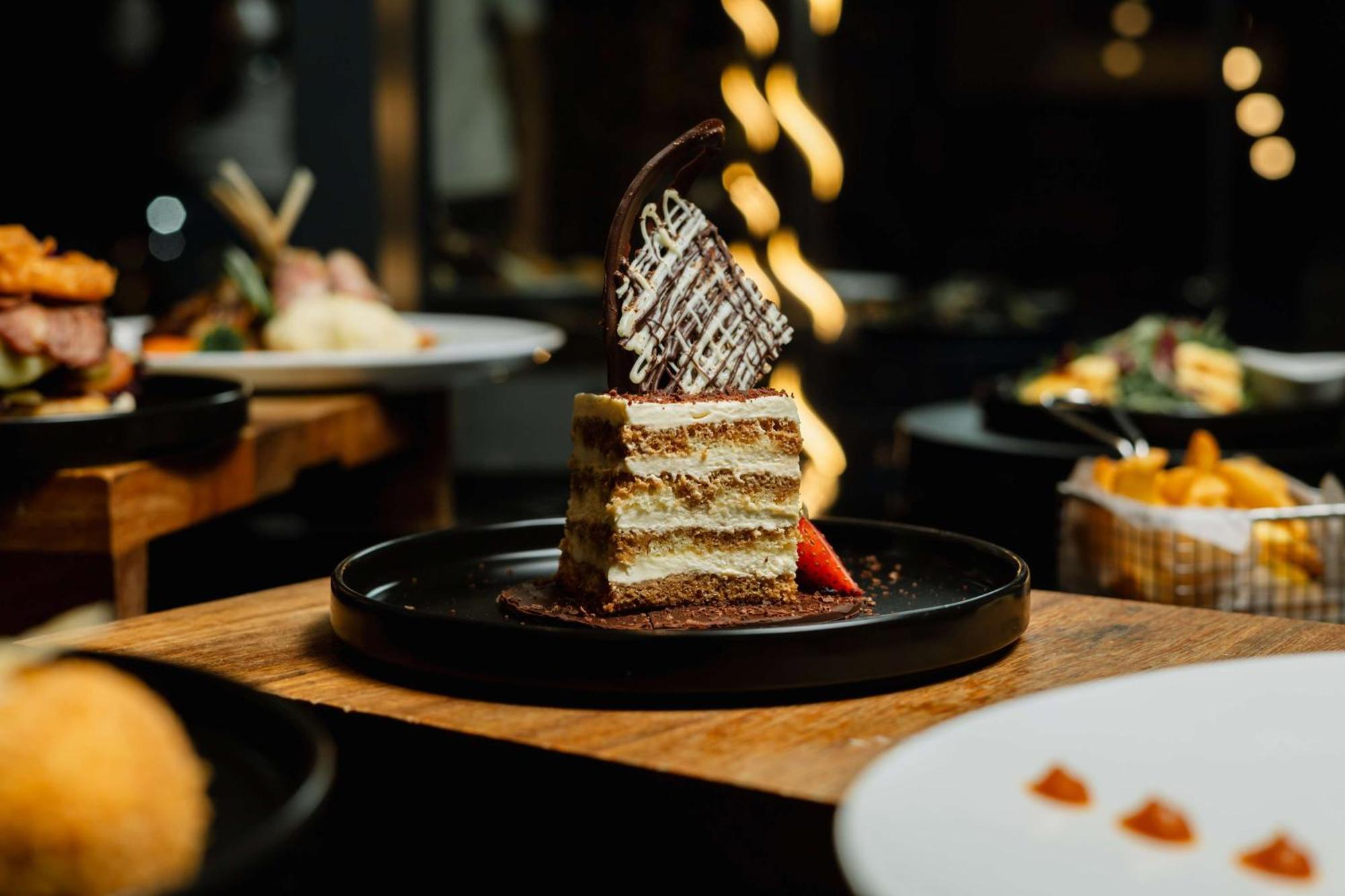Radisson Blu Hotel, Порт Елизабет Екстериор снимка A piece of chocolate cake