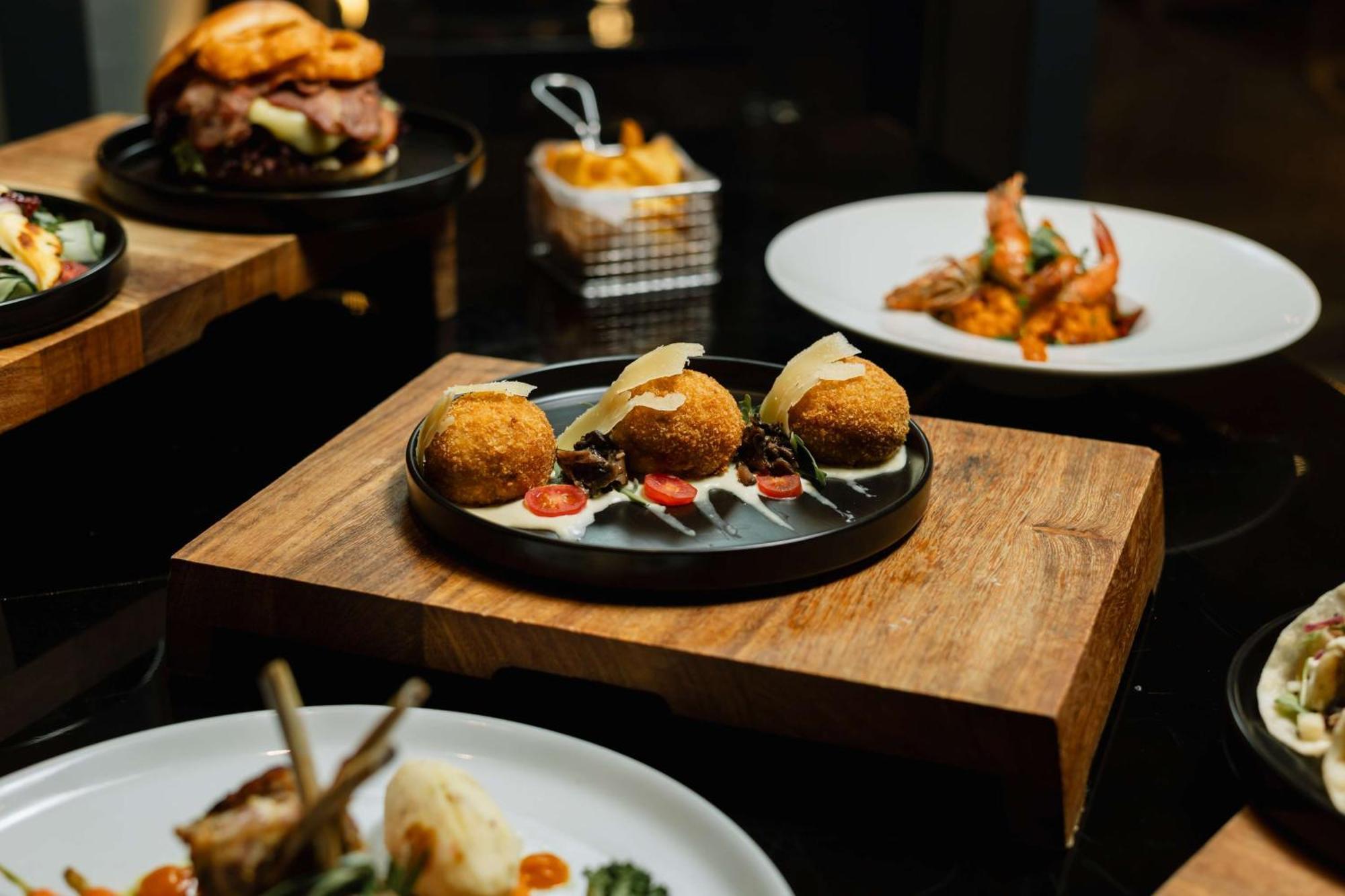 Radisson Blu Hotel, Порт Елизабет Екстериор снимка A selection of tapas