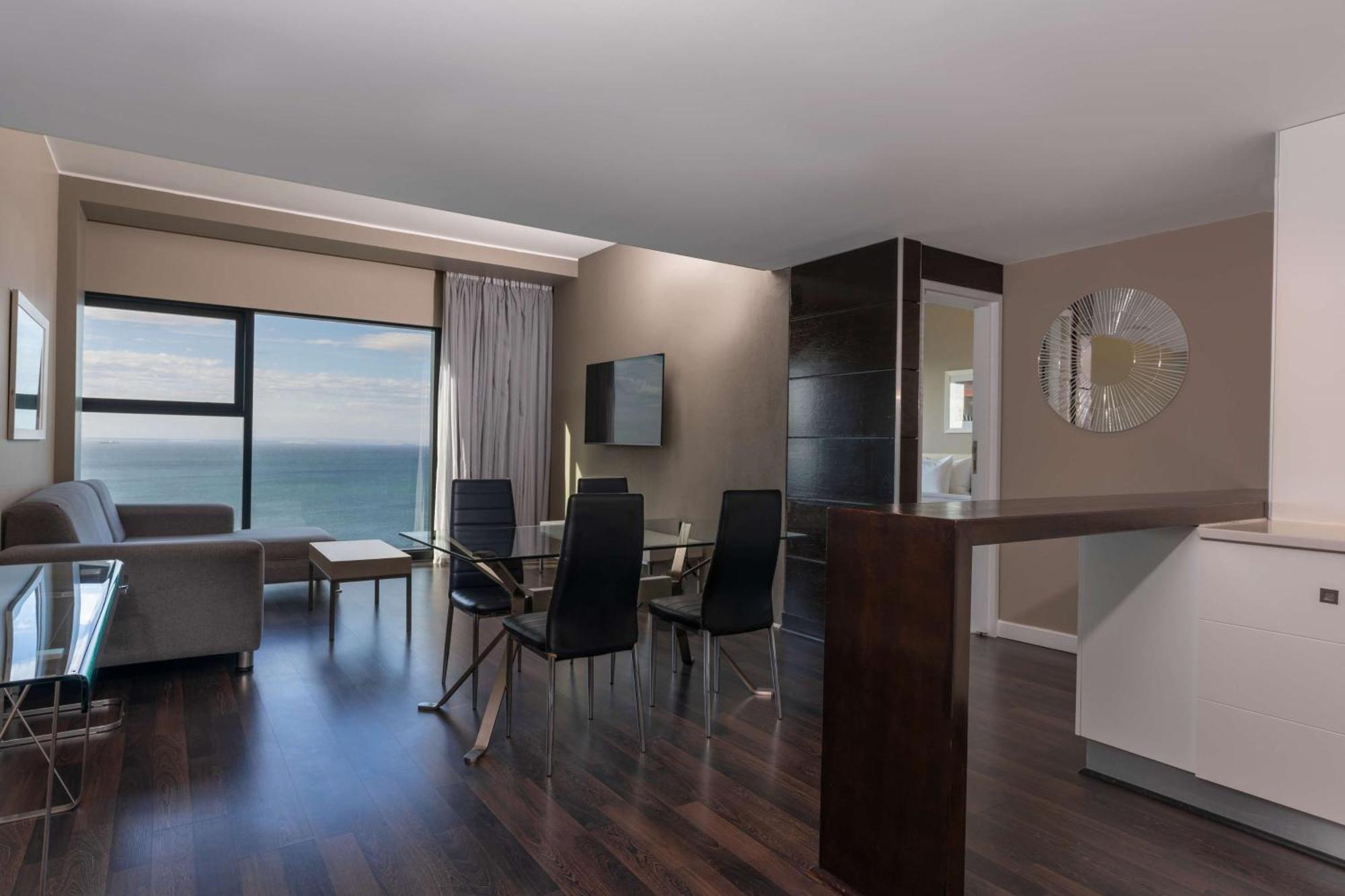 Radisson Blu Hotel, Порт Елизабет Екстериор снимка Interior of a typical apartment