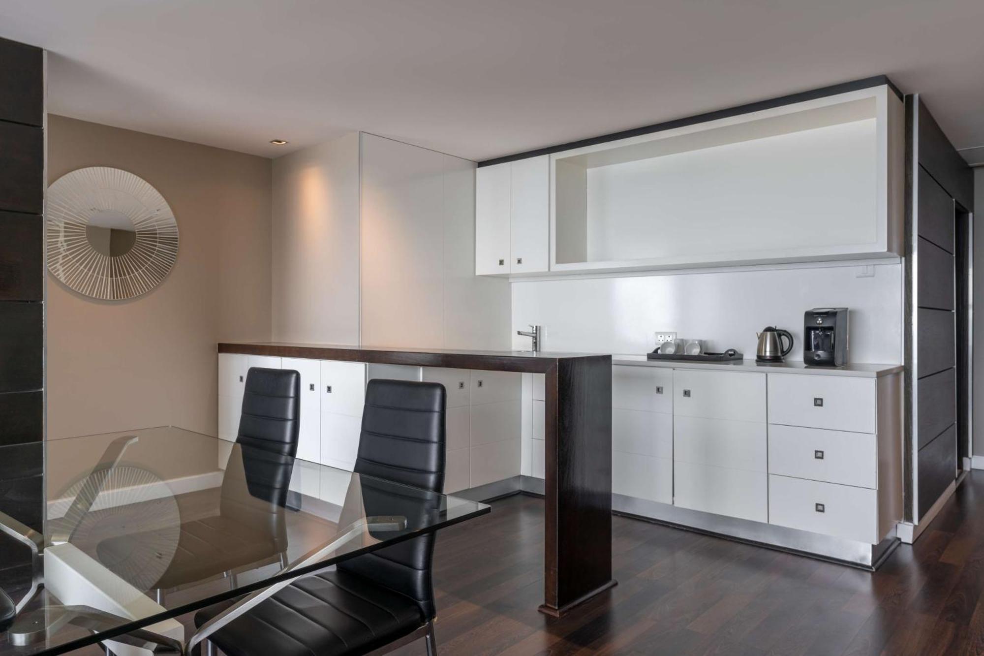 Radisson Blu Hotel, Порт Елизабет Екстериор снимка A kitchen in a serviced apartment