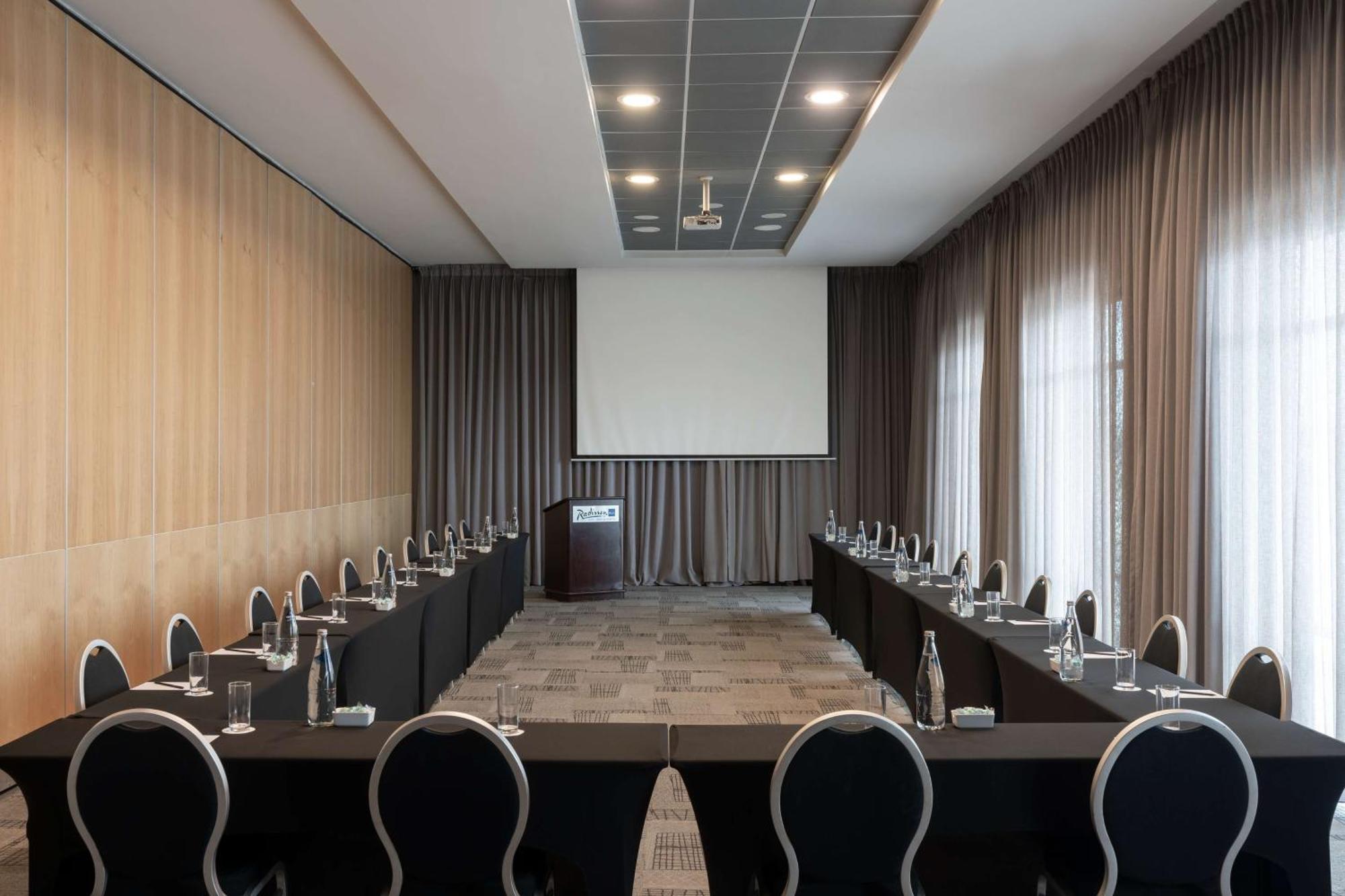 Radisson Blu Hotel, Порт Елизабет Екстериор снимка Meeting room