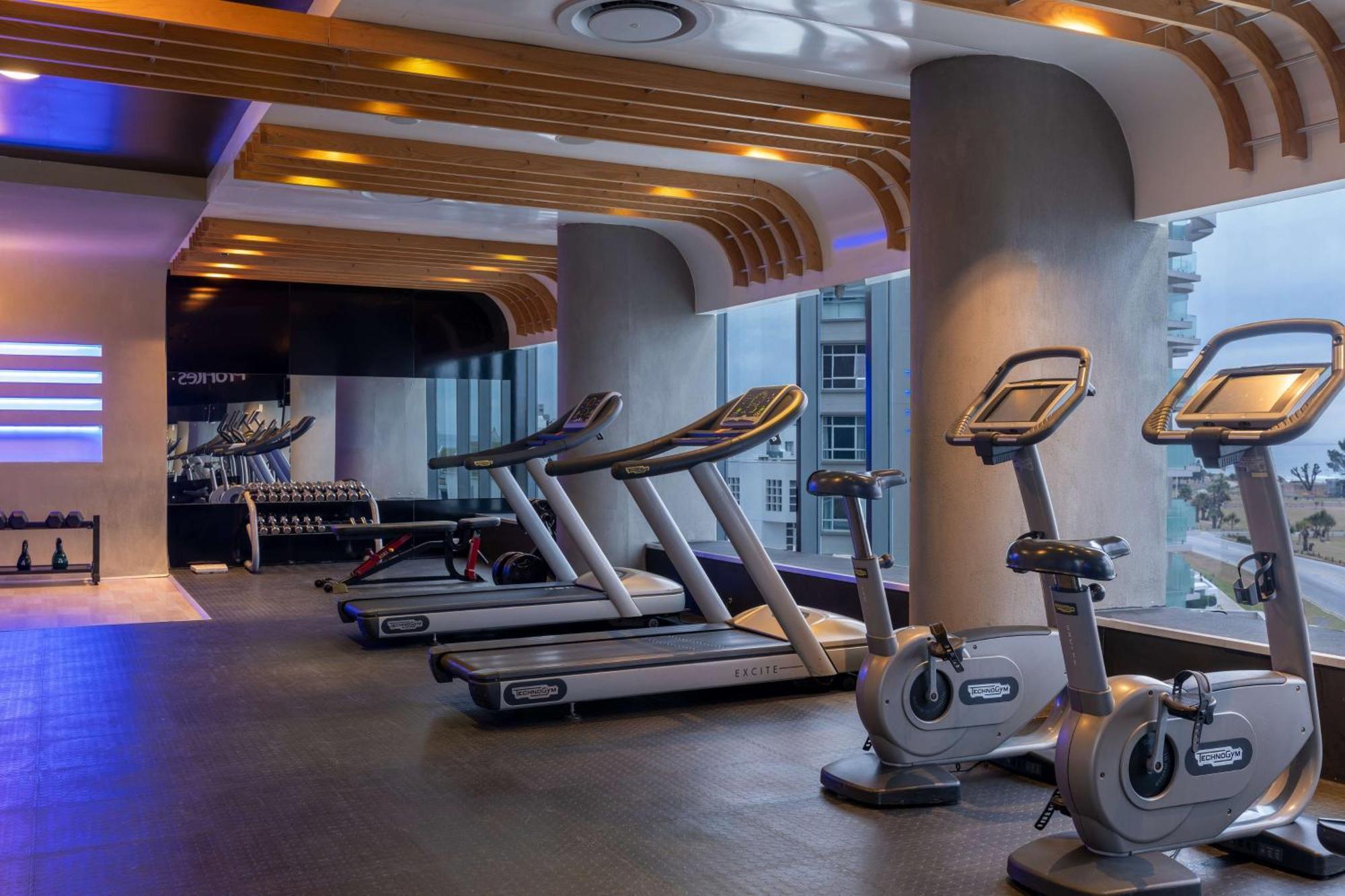 Radisson Blu Hotel, Порт Елизабет Екстериор снимка The gym at the hotel