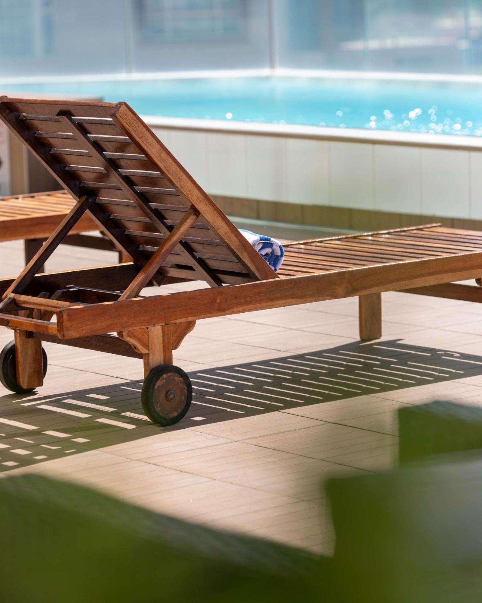Radisson Blu Hotel, Порт Елизабет Екстериор снимка A chaise longue