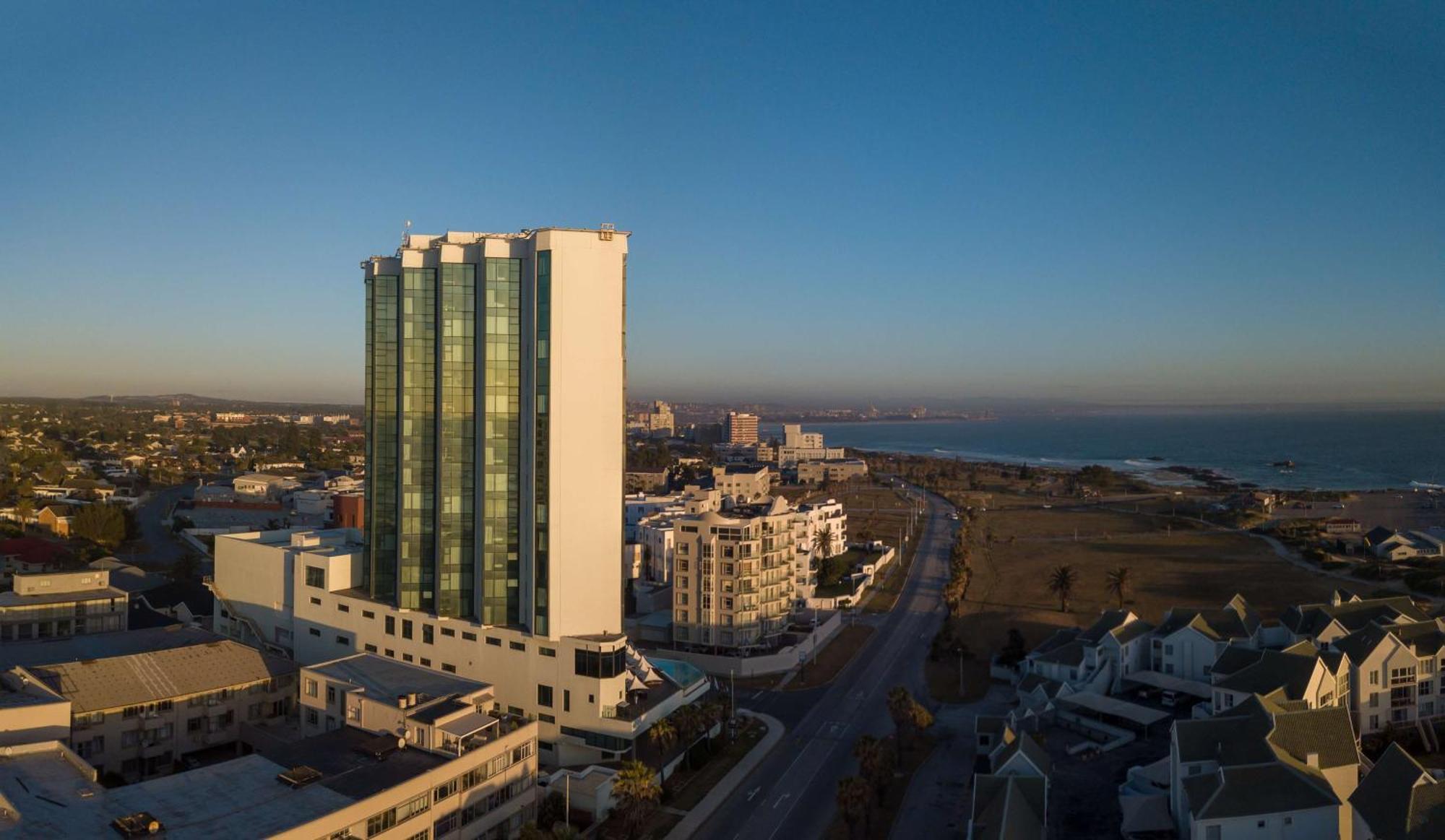 Radisson Blu Hotel, Порт Елизабет Екстериор снимка Aerial view of the complex