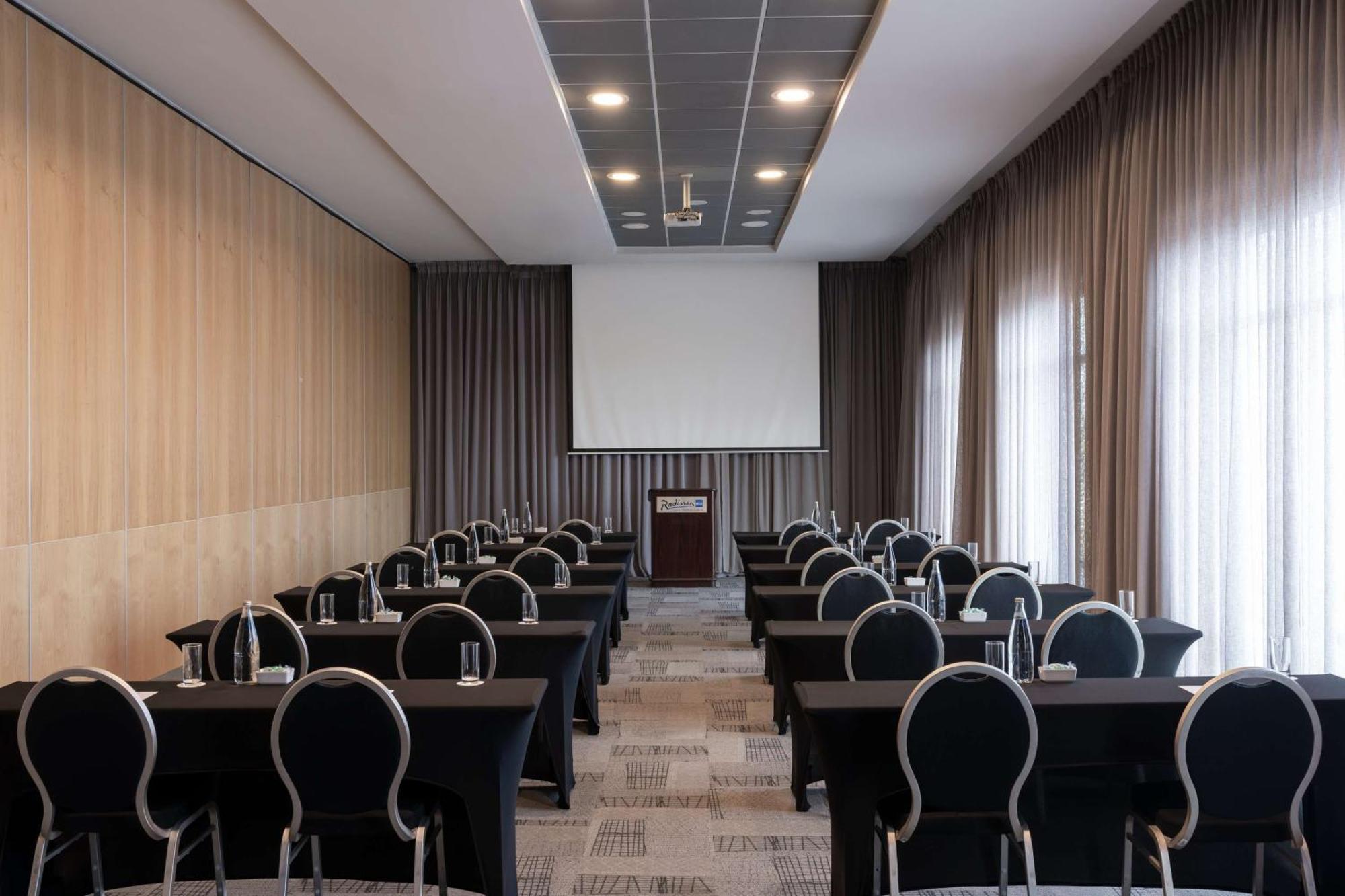 Radisson Blu Hotel, Порт Елизабет Екстериор снимка Meeting room