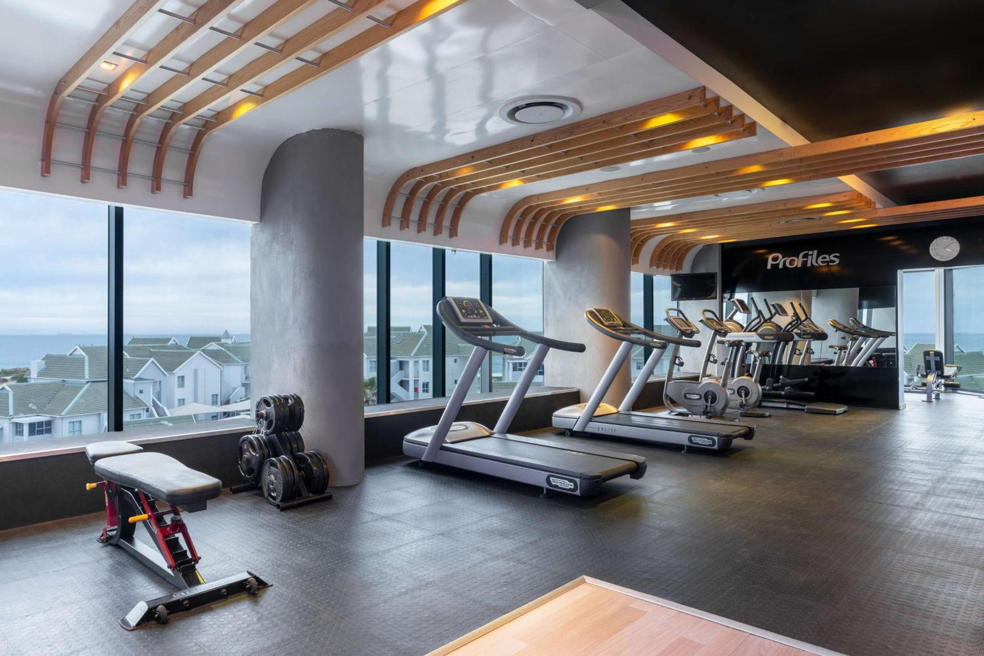 Radisson Blu Hotel, Порт Елизабет Екстериор снимка The gym at the hotel