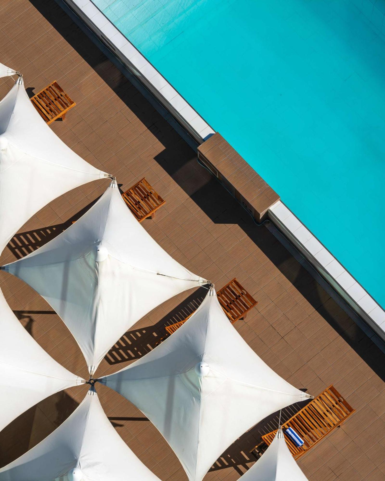 Radisson Blu Hotel, Порт Елизабет Екстериор снимка The pool at the hotel
